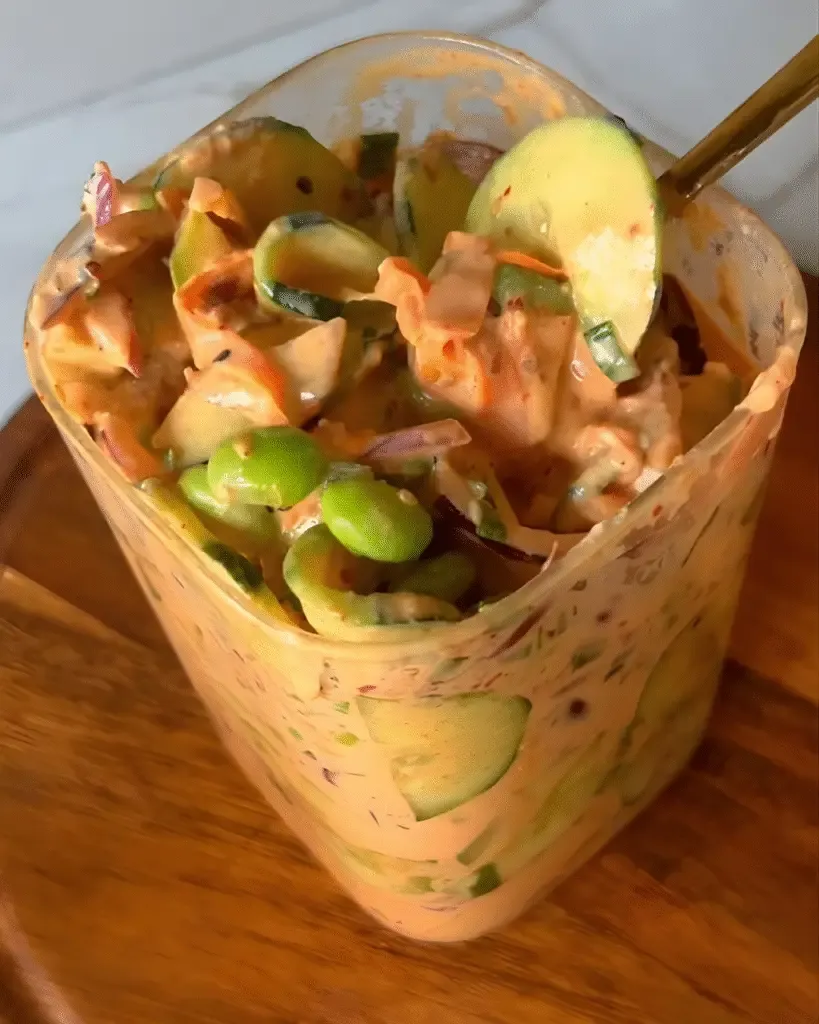 Salada com molho verde